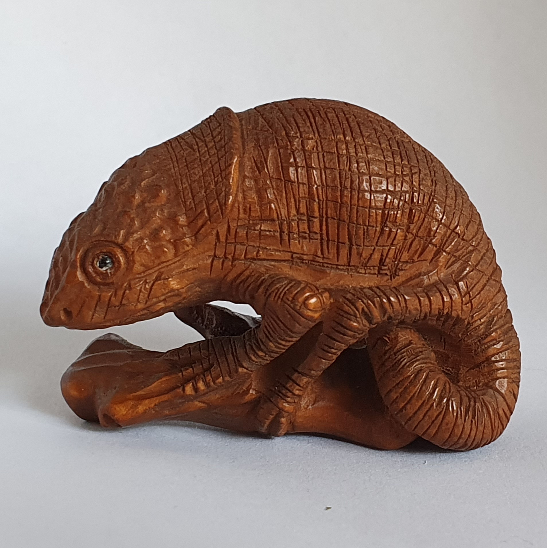 netsuke chameleon