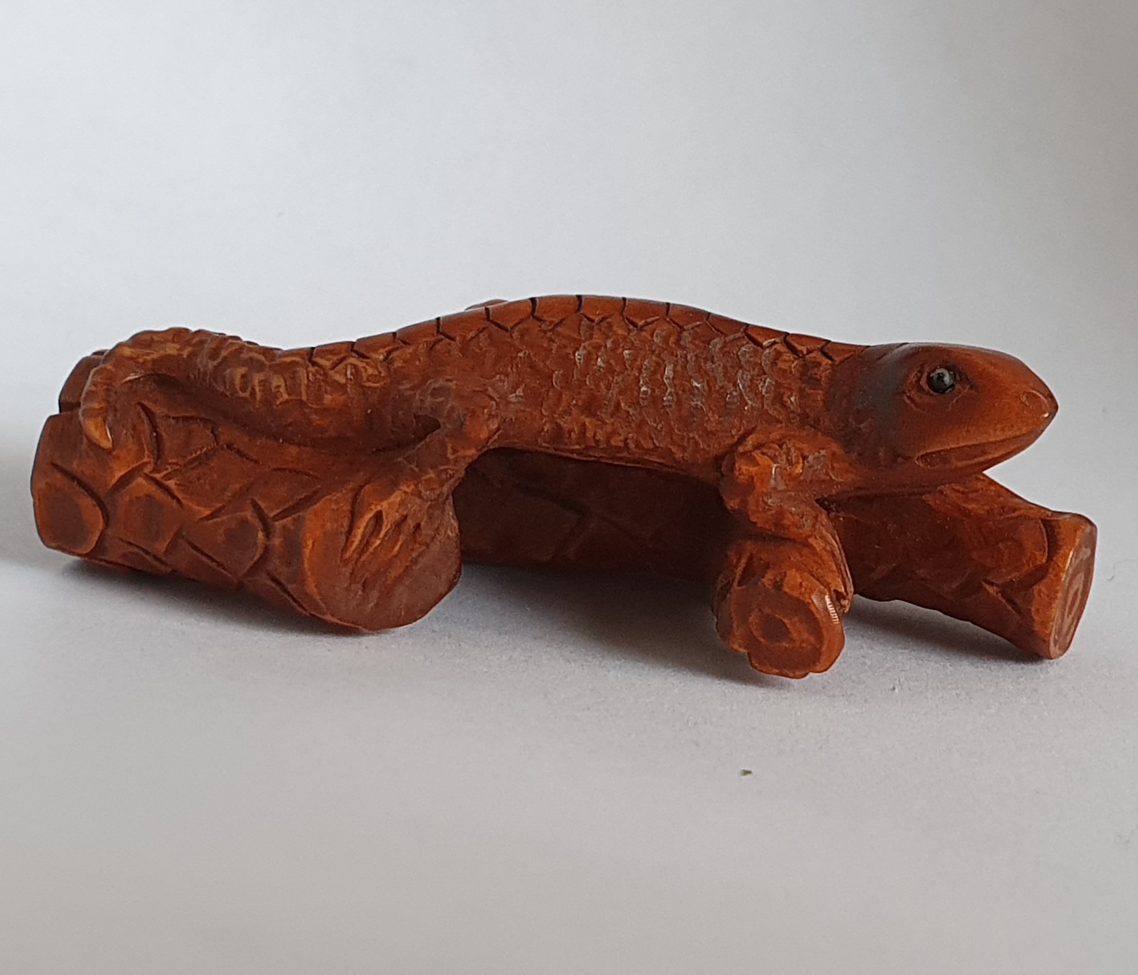 netsuke lizard